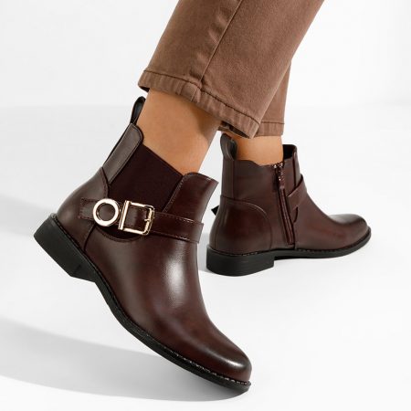 Bottines plates avec une tirette sur le coté