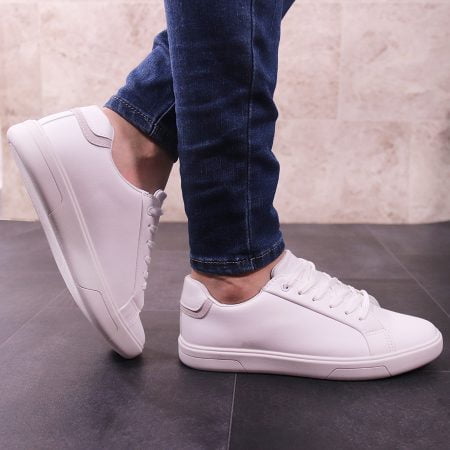 Baskets à lacets avec talon contrastant