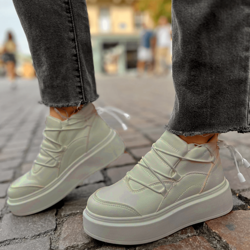 Sneaker haute avec lacets en caoutchouc – Image 2