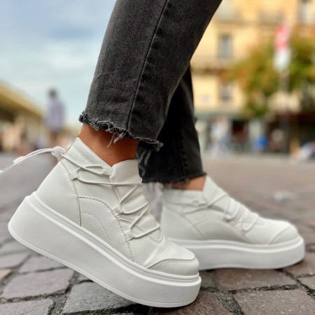 Sneaker haute avec lacets en caoutchouc
