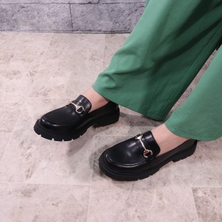 Mocassins à boucle et semelle cloutée