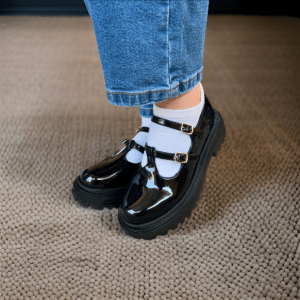 Mocassins noires vernis ouverts à plateforme avec lanières