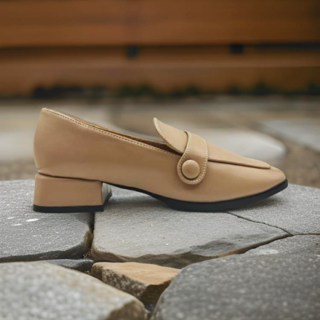 Mocassin à talon carré avec lanière décorative