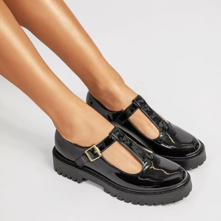 Mocassin verni avec bride ajustable