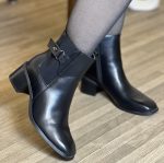 Bottines à talon bloc au style raffiné