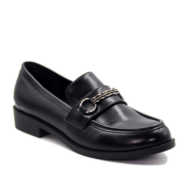 Mocassins élégants avec détail métallique chic