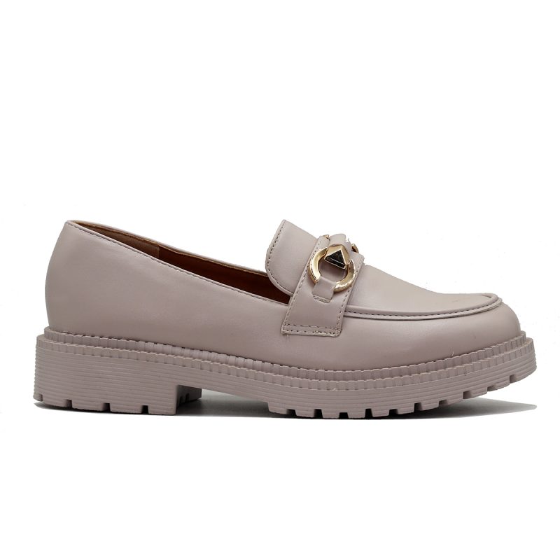 Mocassin tendance avec semelle crantée et ornement métallique élégant – Image 9