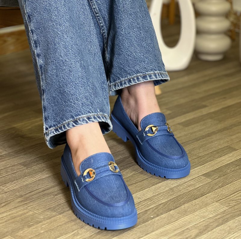 Mocassin tendance avec semelle crantée et ornement métallique élégant – Image 2
