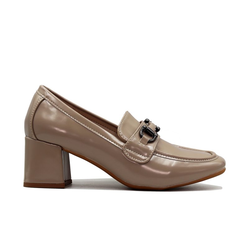Mocassins vernis avec boucle décorative et talon carré moderne – Image 2