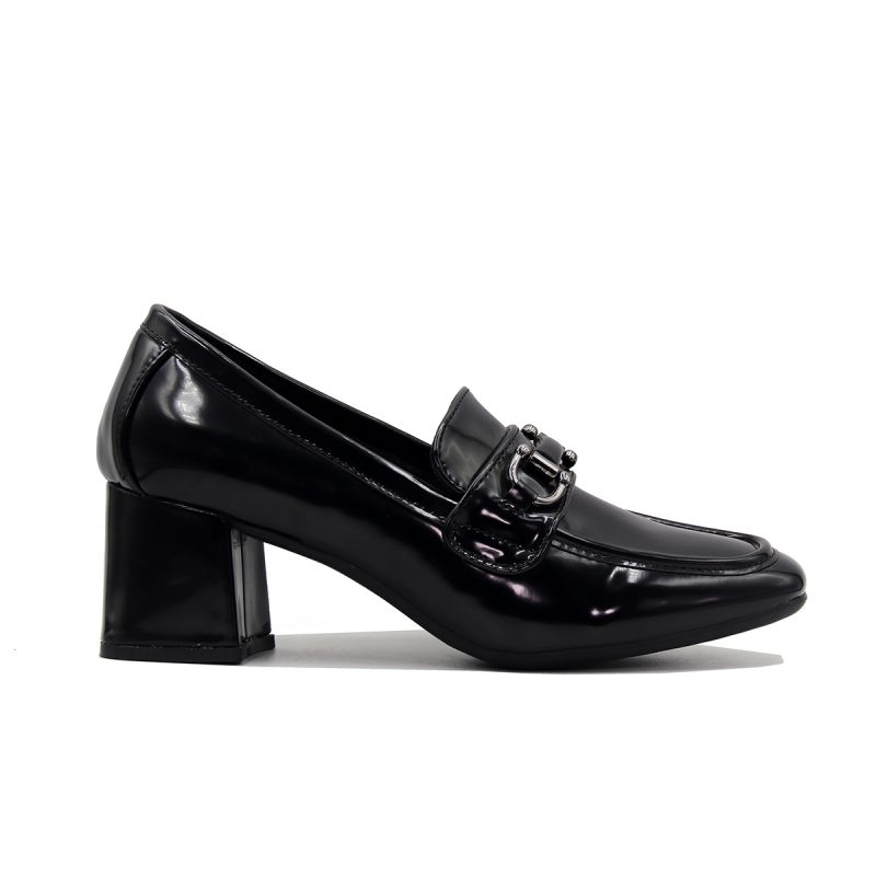 Mocassins vernis avec boucle décorative et talon carré moderne – Image 3