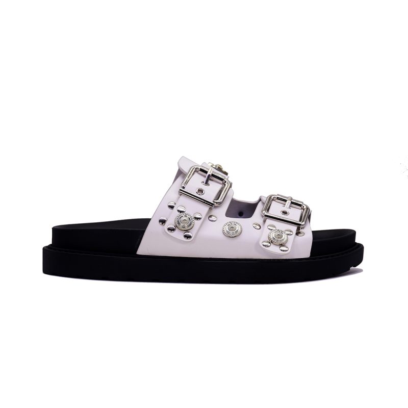 Mules à double boucle et détails métalliques