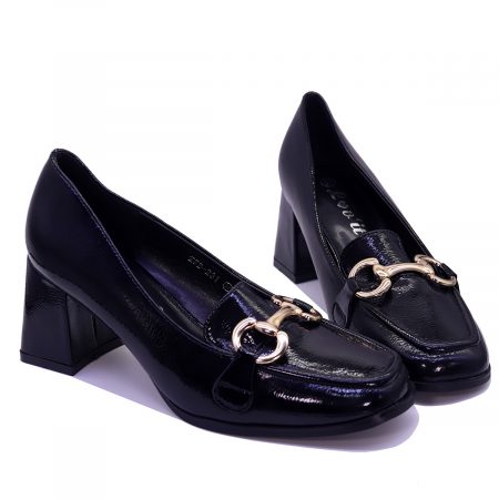 Mocassins à talon carré avec bride métallique élégante