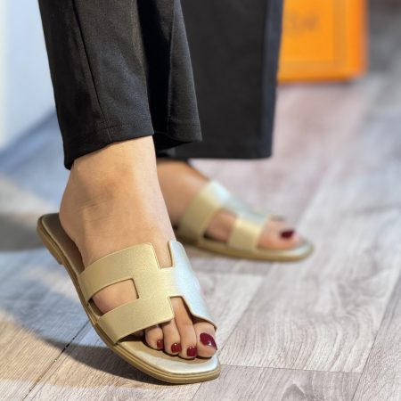 Mules plates à brides découpées design H