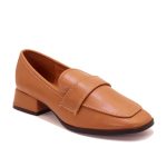 Mocassin à talon carré minimaliste