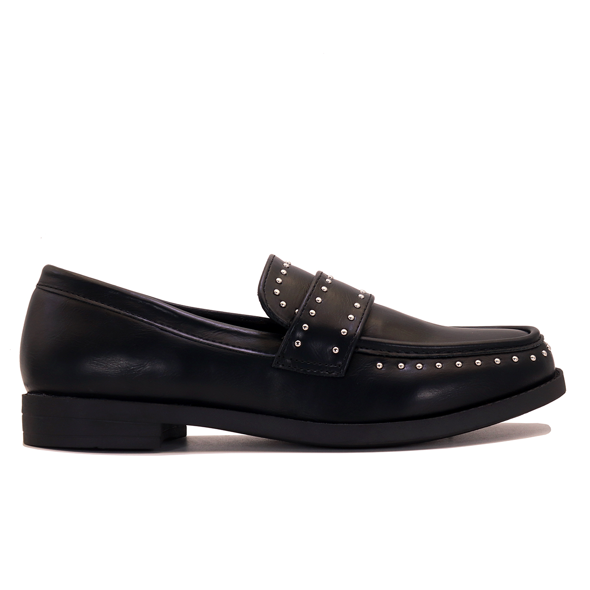 Mocassin clouté à semelle plate et finition chic – Image 4